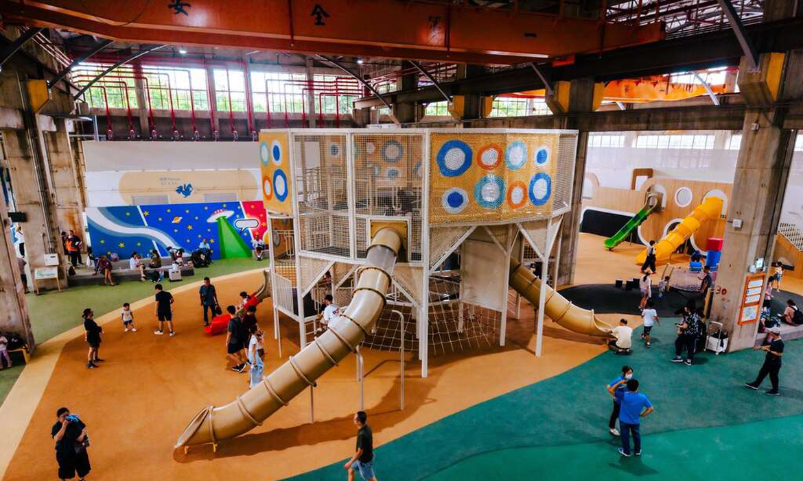 高雄親子遊樂園區30項遊樂設施免費玩！暑假加碼戶外水樂園，交通與預約資訊懶人包