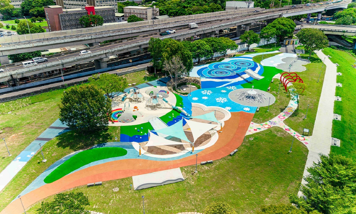 台北親子景點｜古亭河濱公園兒童遊戲場完工！以水的三態為主題，白天夜晚都好玩