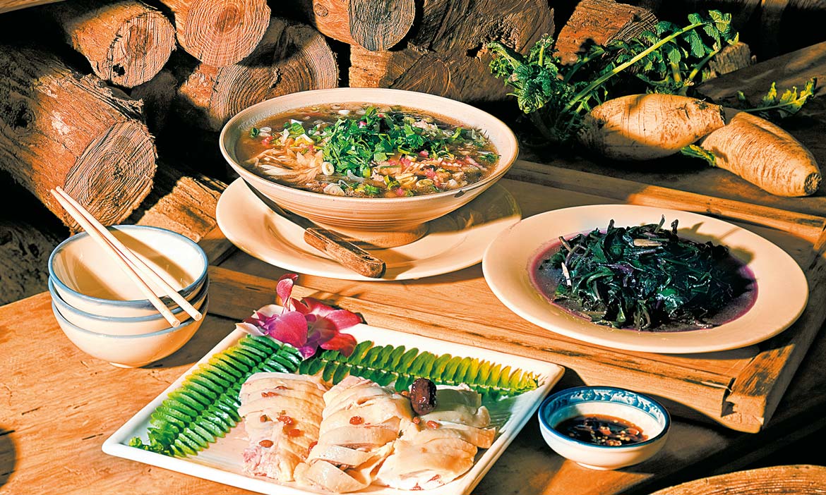 想要登山望湖吃野味，就到宜蘭小瑞士—國寶級濕地雙連埤！